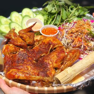 Gà nướng cơm lam